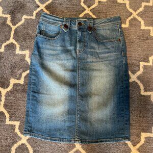 $600 Burberry Brit Womens denim jean skirt Size 4 Small EXCELLENT CONDITION